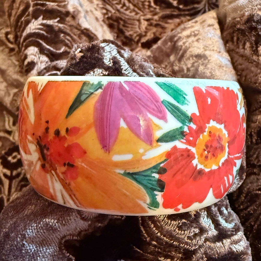 Avon 1980’s Vintage Hand Painted Passion Flower Lucite Chunky Bangle Bracelet